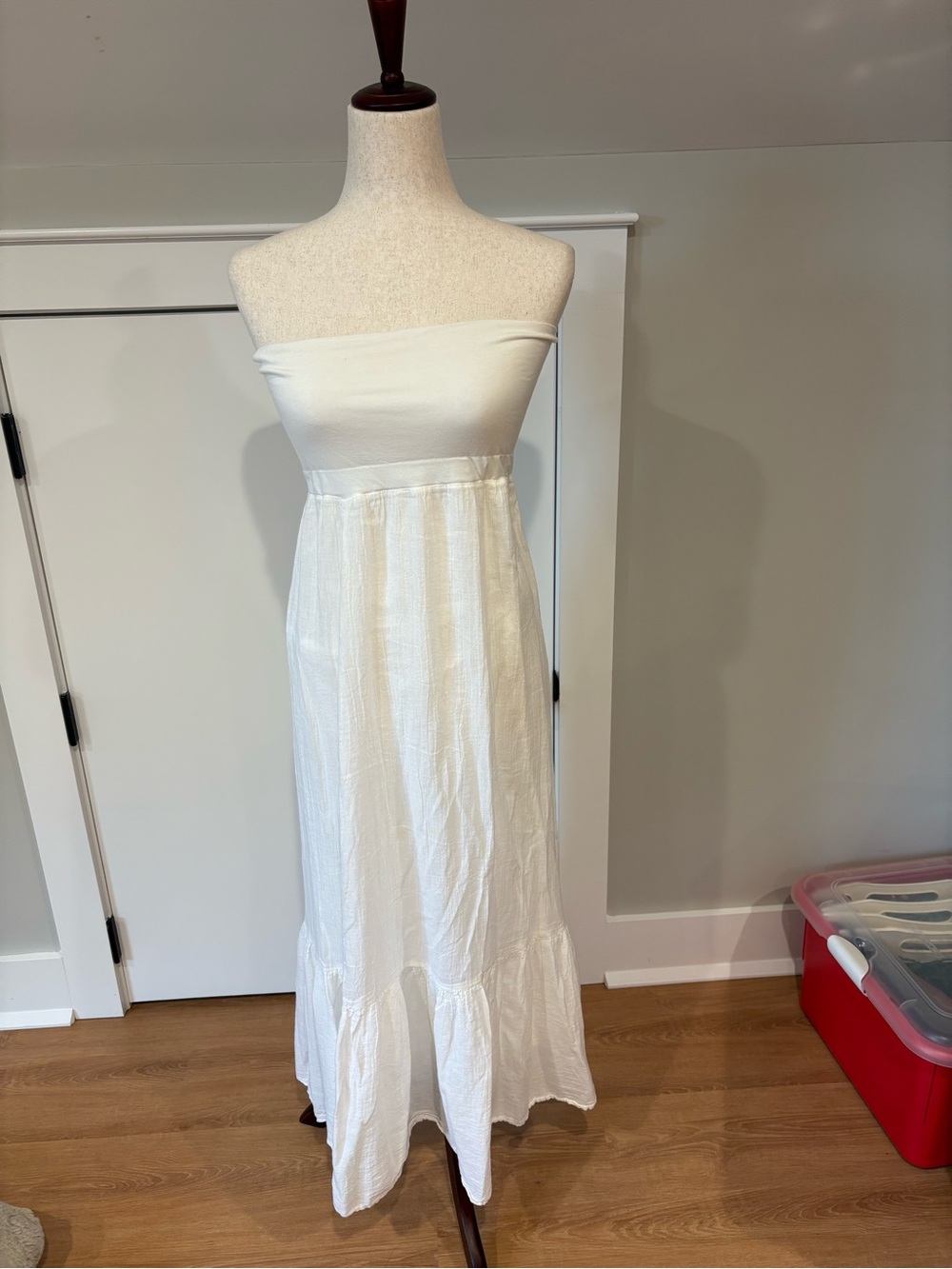 Splendid Strapless White Maxi Dress or Skirt size medium.